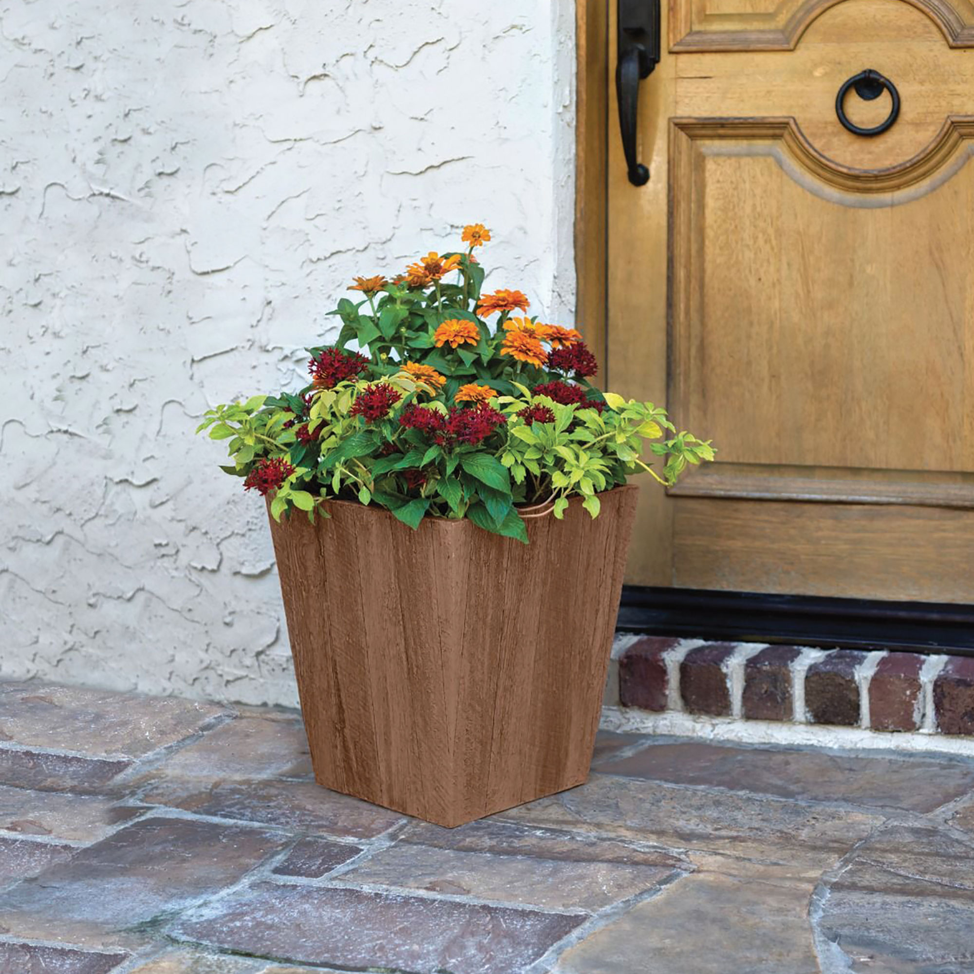 Suncast 18 inch Farmington Planter