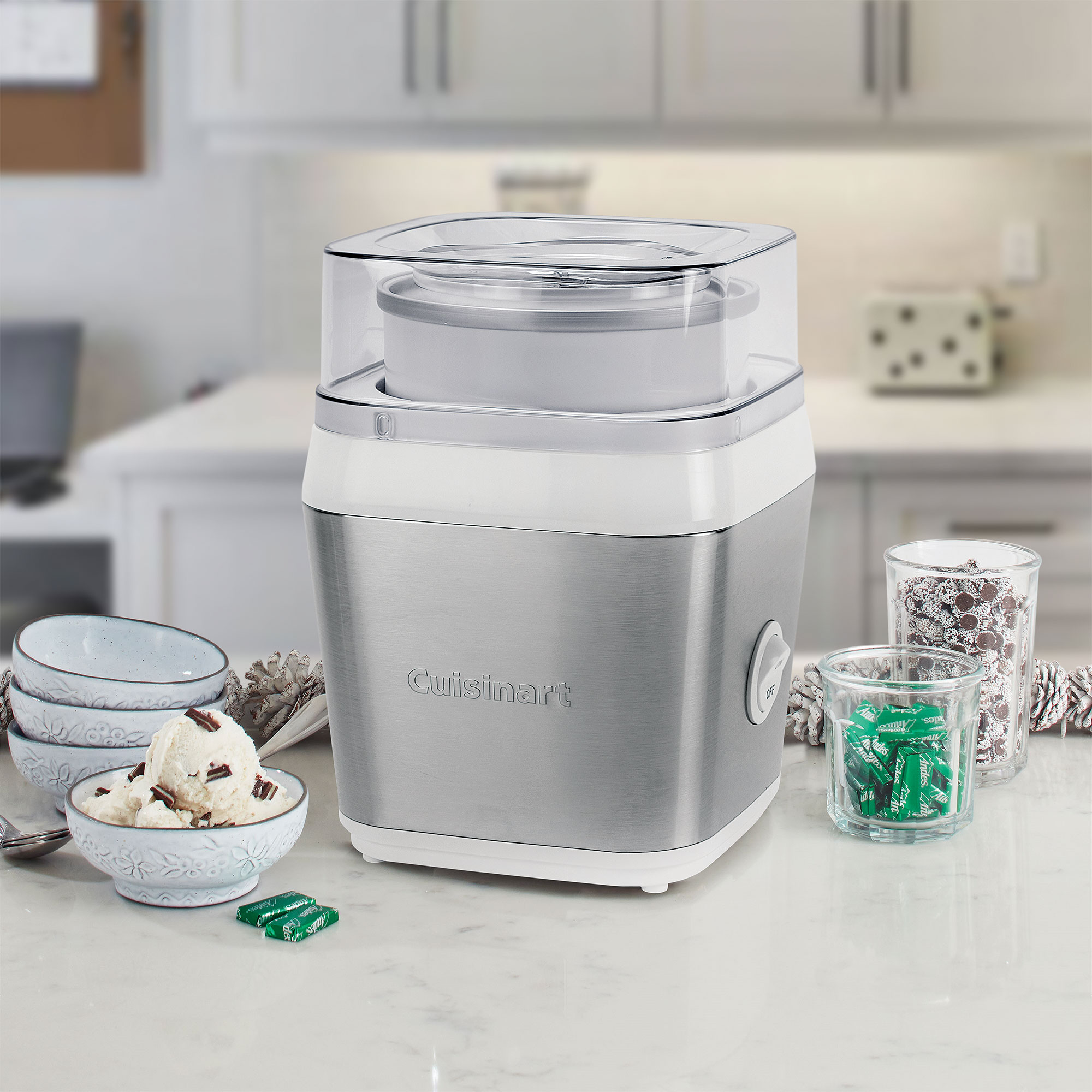 Cuisinart Ice Cream Maker with Compressor - Gelato Machine - Premium Frozen  Treats, 1.5 Quart - Timer, Scoop, Home Ice Cream Enthusiasts Bundle with